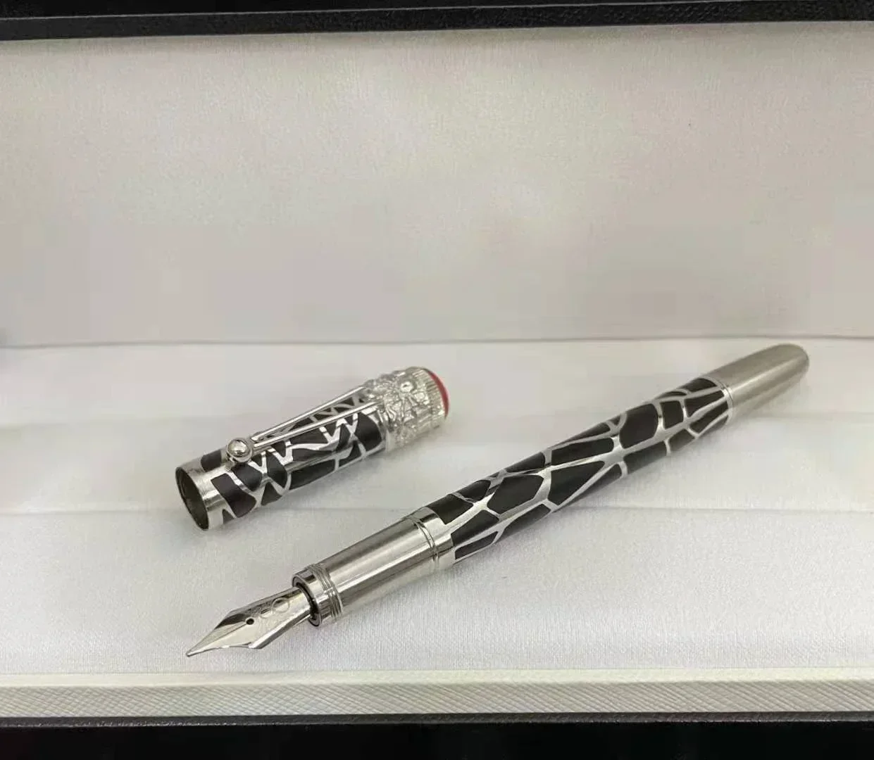 

Luxury Spider Web Pattern Barrel Black Red Roller ball Pens Fountain Pen for Writing GIFT shoocl pen