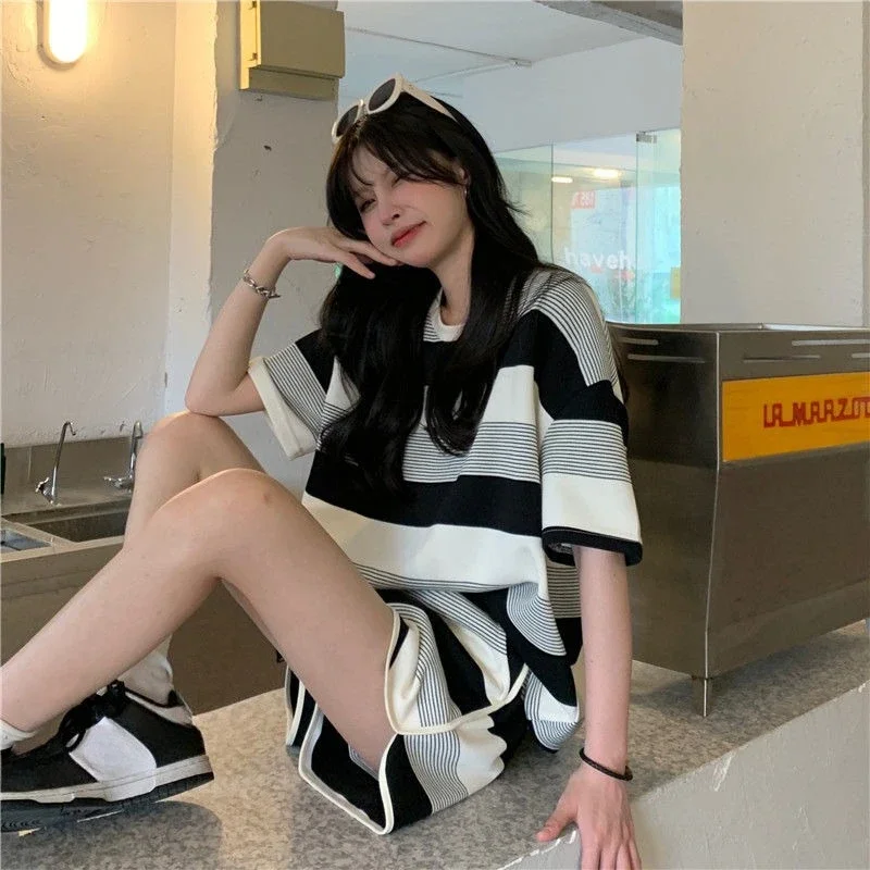 

Футболка, женские короткие комплекты, спортивный костюм в полоску, дешевые предложения, полный пошив, роскошный пошив, новинка в одинаковых женских шортах