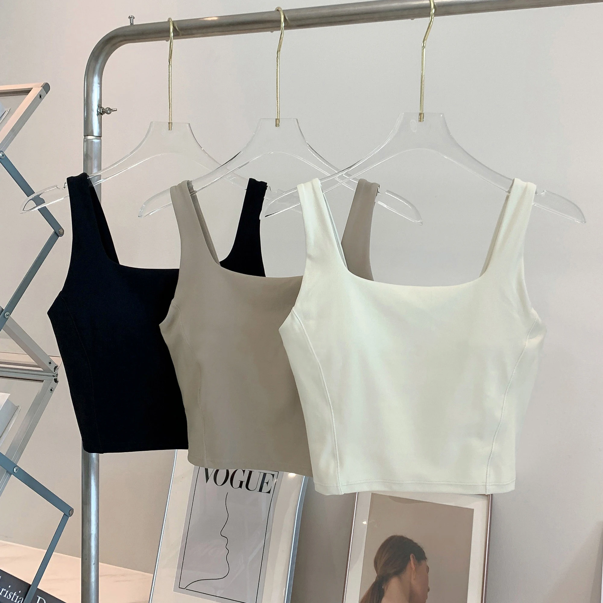 

Sports Bra for Women Yoga Top Fixed Chest Pad Gym Vest Shock-proof Workout Tops Yoga Clothes U-shaped Back Fitness Crop Top