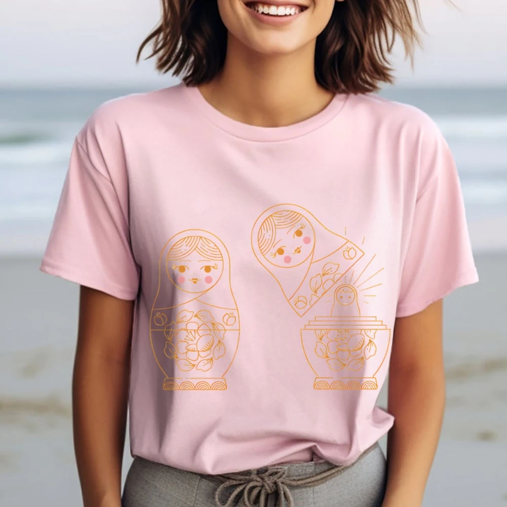 Y2K Grafisch T-shirt Goud Matryoshka T-shirt Premium Katoen Hoge kwaliteit Oversize Kleurrijk T-shirt Sierlijke popprint Kunstzinnige Y2K-stijl