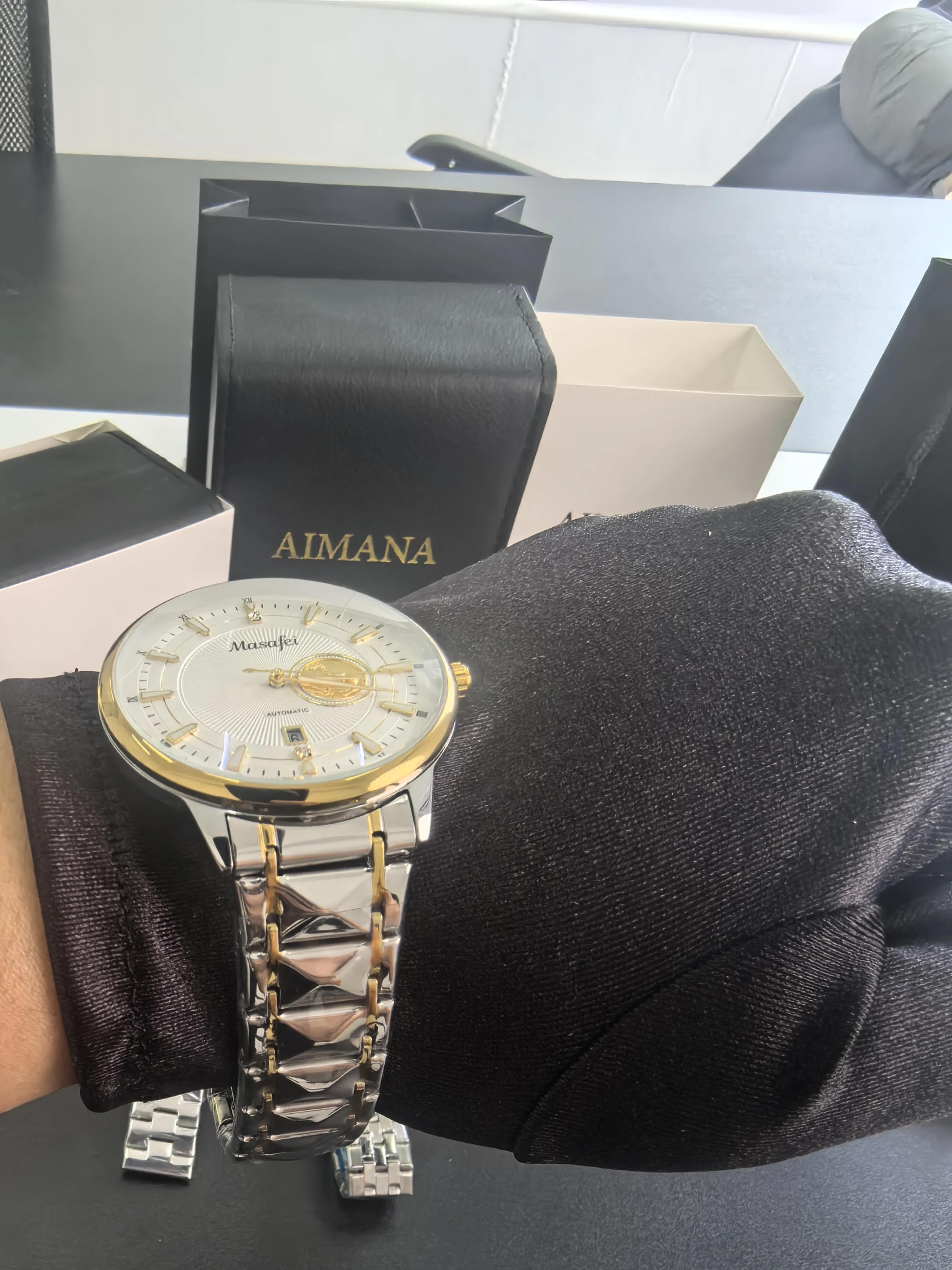 جانب خلفي ميكانيكي، ساعة جميلة مع حصان ذهبي، لبلدان الشرق الأوسط وساعة كوارتز للجنسين