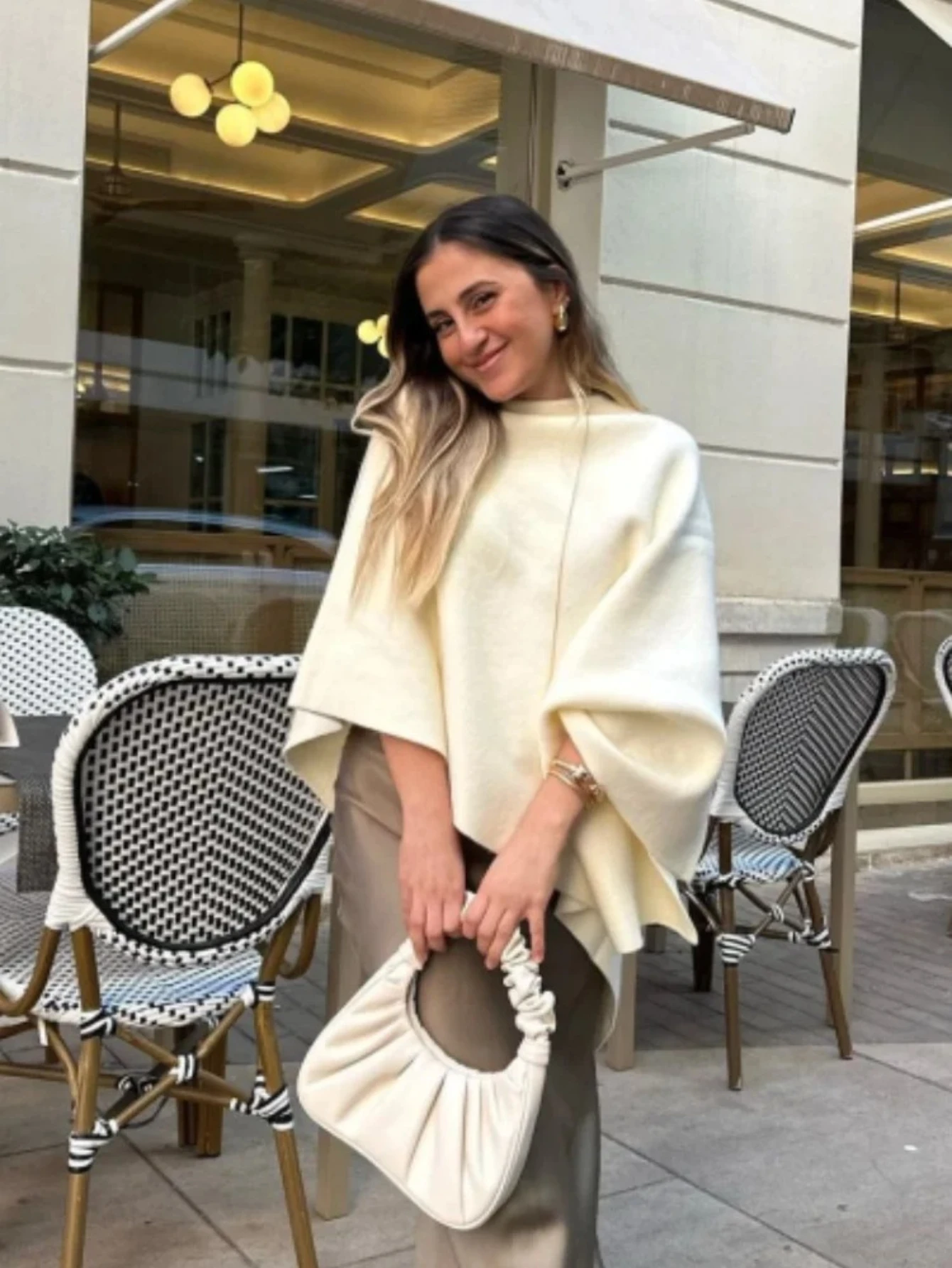 새로운 니치 디자인의 불규칙 니트 숄 여성 스웨터 루즈핏 우아한 케이프 미니멀리스트 스웨터 여성 상의 케이프