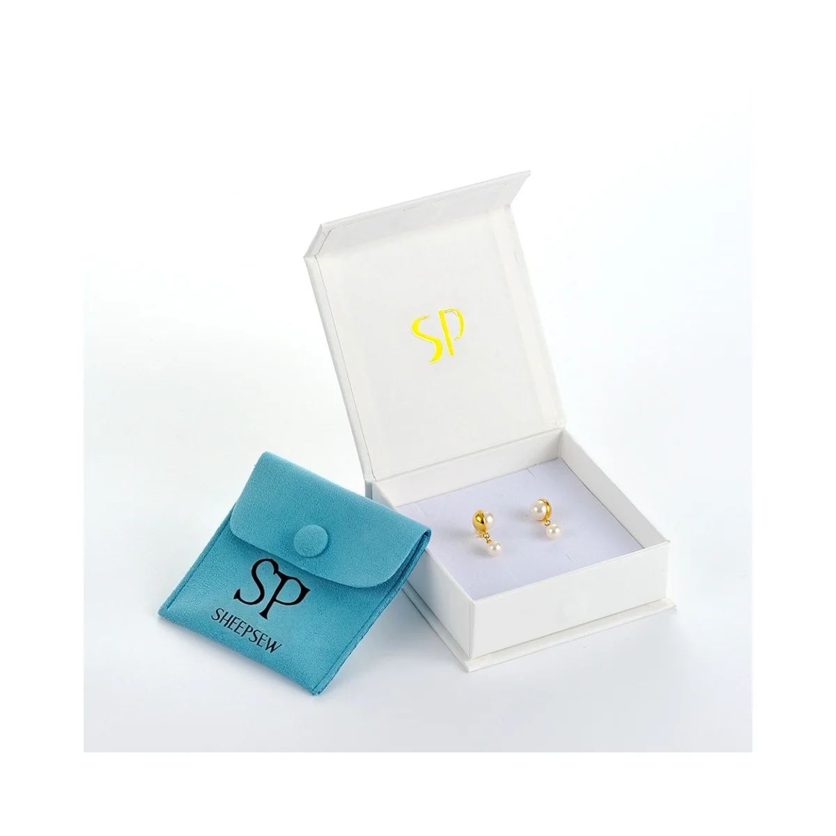 

GLAMPKG Magnetic Foldable White Jewelry Gift Paper Box Ring Earrings Necklace Cardboard Jewelry Packaging Box