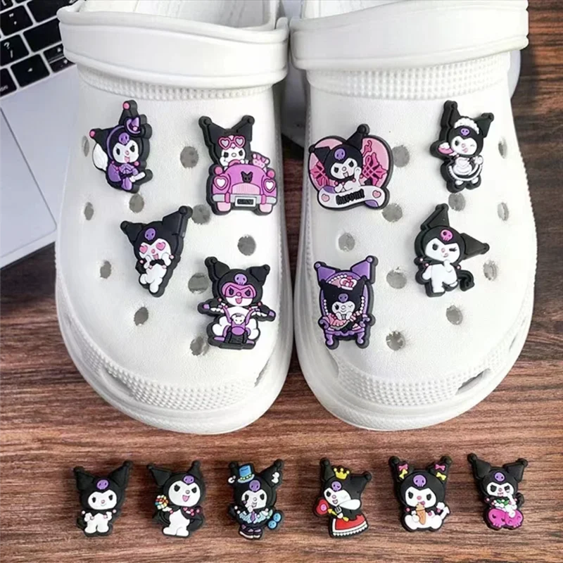 Sanrio ชุด Kuromi รองเท้า1-20ชิ้นเครื่องประดับ DIY aksesoris sepatu ตกแต่งสวนรองเท้าสายรัดข้อมือ Clog BUCKLE ของขวัญเด็ก