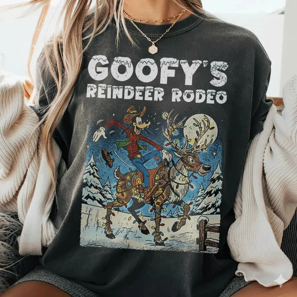 تي شيرت ديزني ميكي وبلوتو لموسم عيد الميلاد، ميكي 2026 حفلة عيد ميلاد سعيد، تي شيرت ديزني ثيم بارك للسفر العائلي