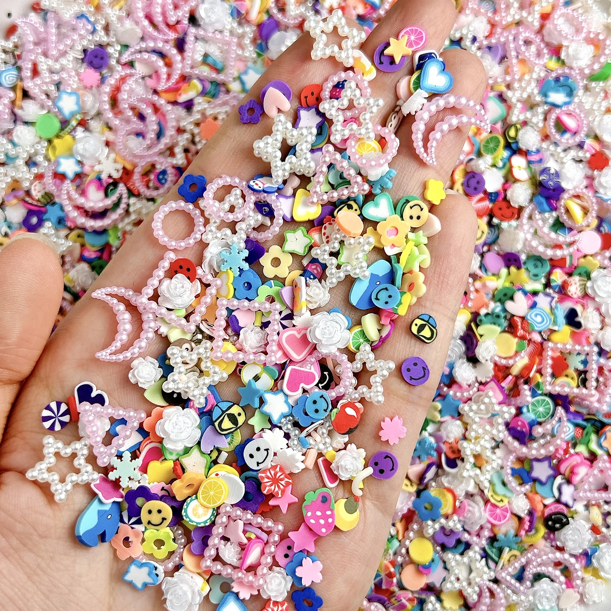 Bunte süße Smiley dünne Blatt Nagel Charms weiche Keramik Obst Scheiben ausgehöhlte Mond Blume gemischte Harz Nail Art Dekorationen DIY