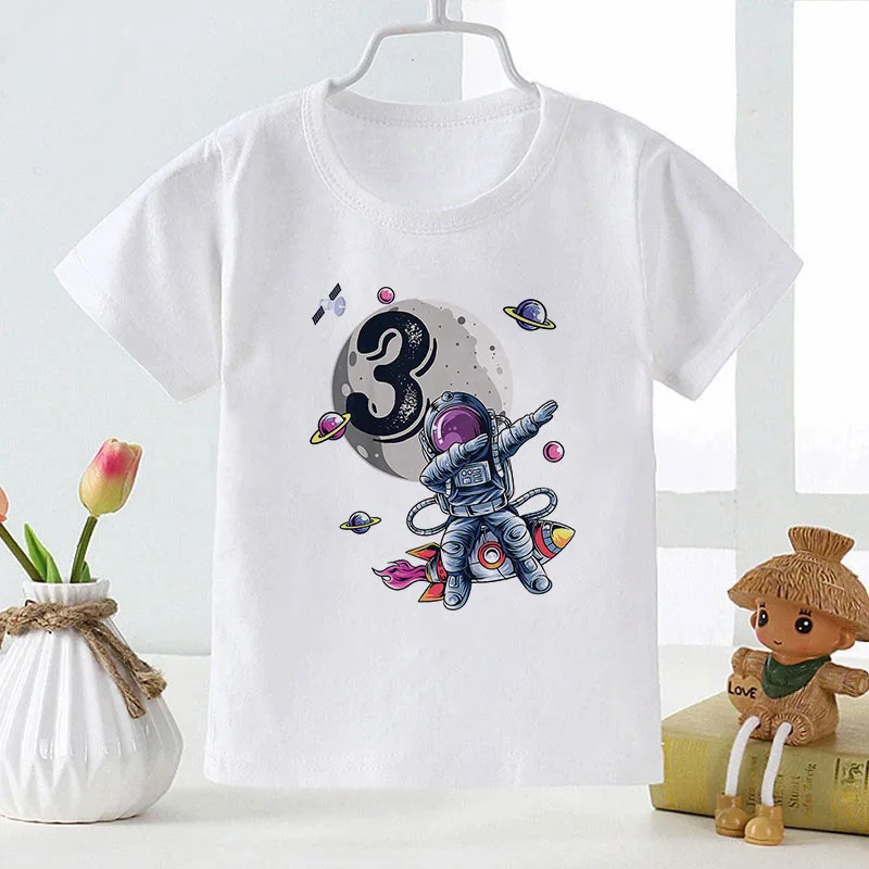 Camiseta con estampado de astronauta espacial para niños y niñas, ropa de manga corta con cuello redondo, Digital