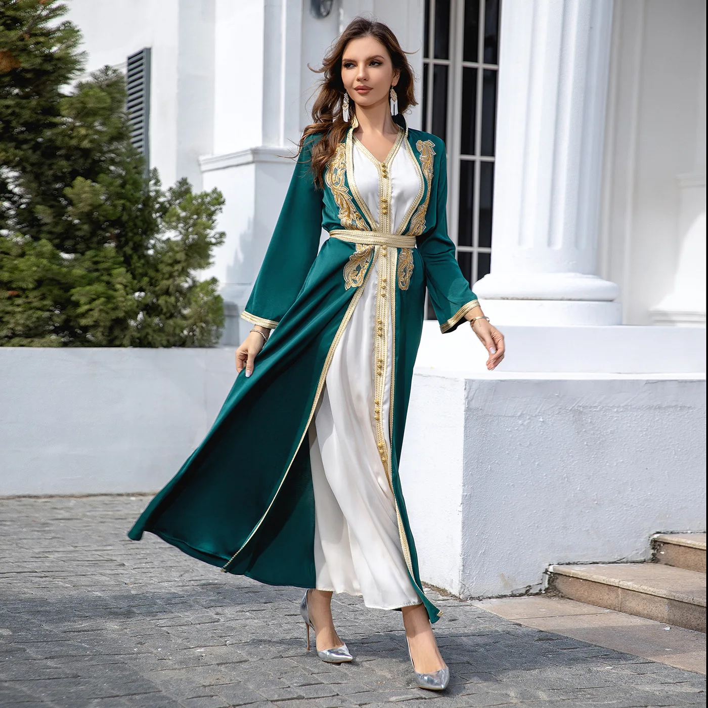 

Eid Al-Adha Arabia Dubai Abayas Embroidered Applique Dress Abaya for Women Muslim Dinner Party Dress Loose Tassel Kaftan Women