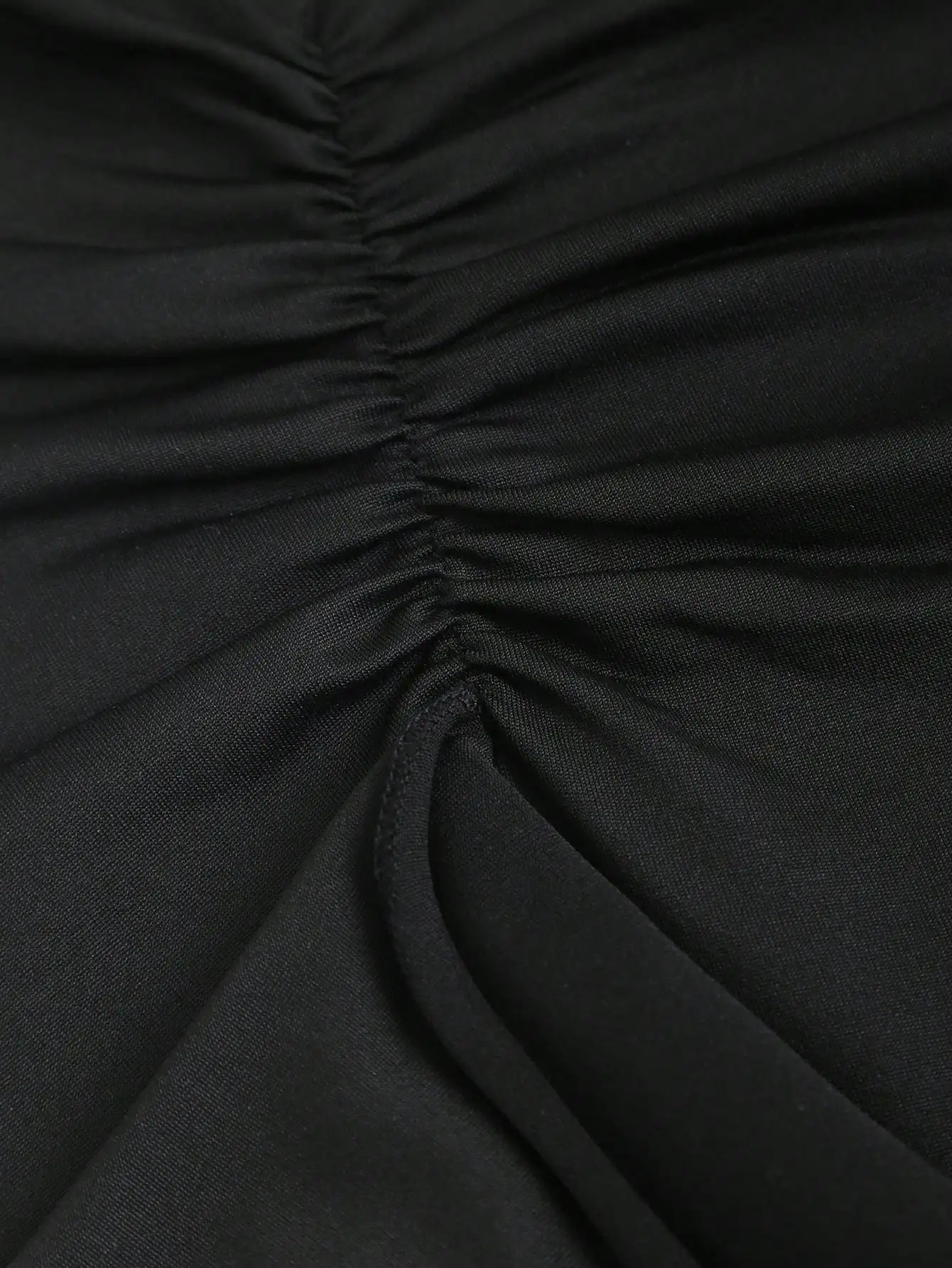 Vestido Midi Preto Sem Alças com Ruches Assimétricos e Babados em Camadas