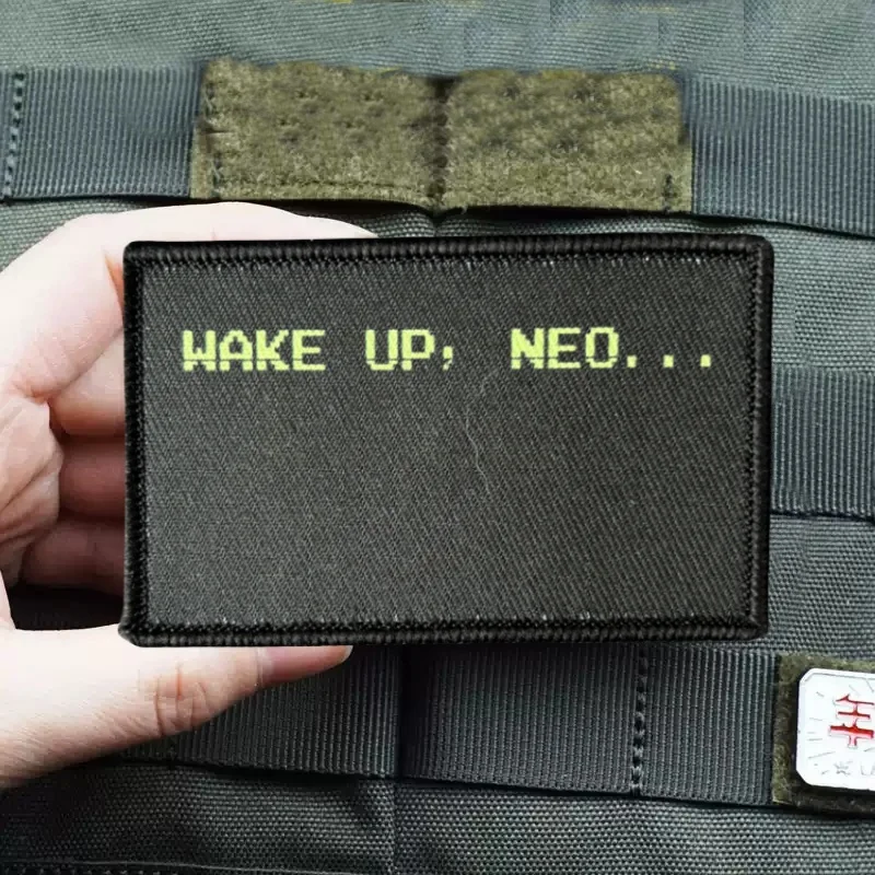 Parche táctico militar bordado Wake Up Neo para ropa y MOLLE - imagen 4