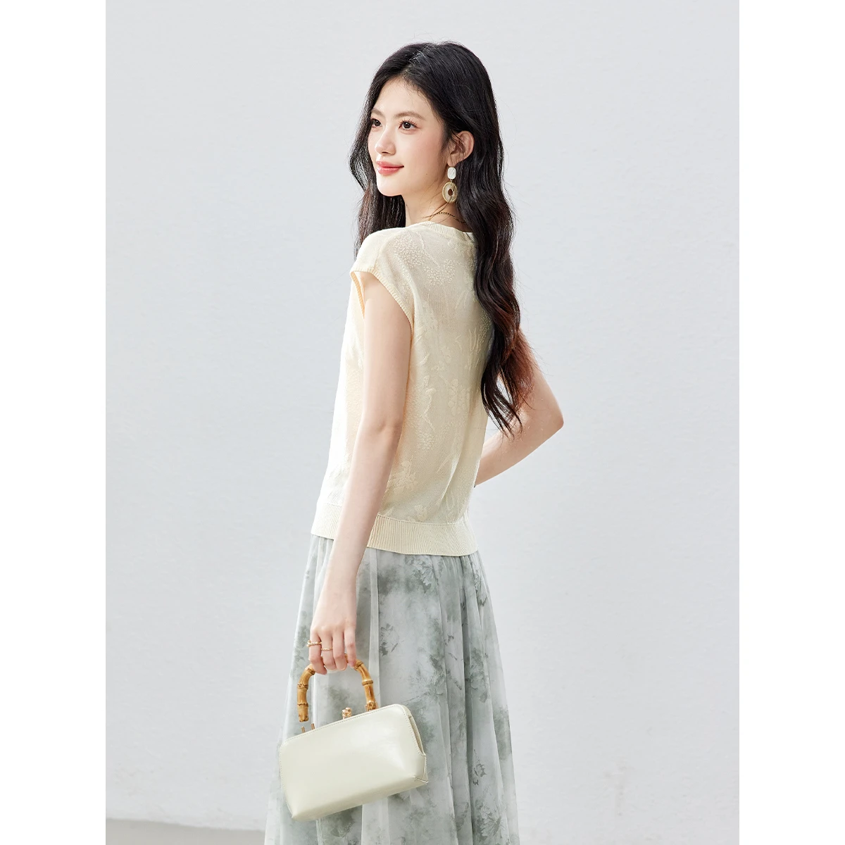 VIMLY Elegant Apricot Crew Neck Knit Top Women 2026 Summer New Asymmetrical Frog Button Jacquard Casual Sleeveless T-shirt 75362