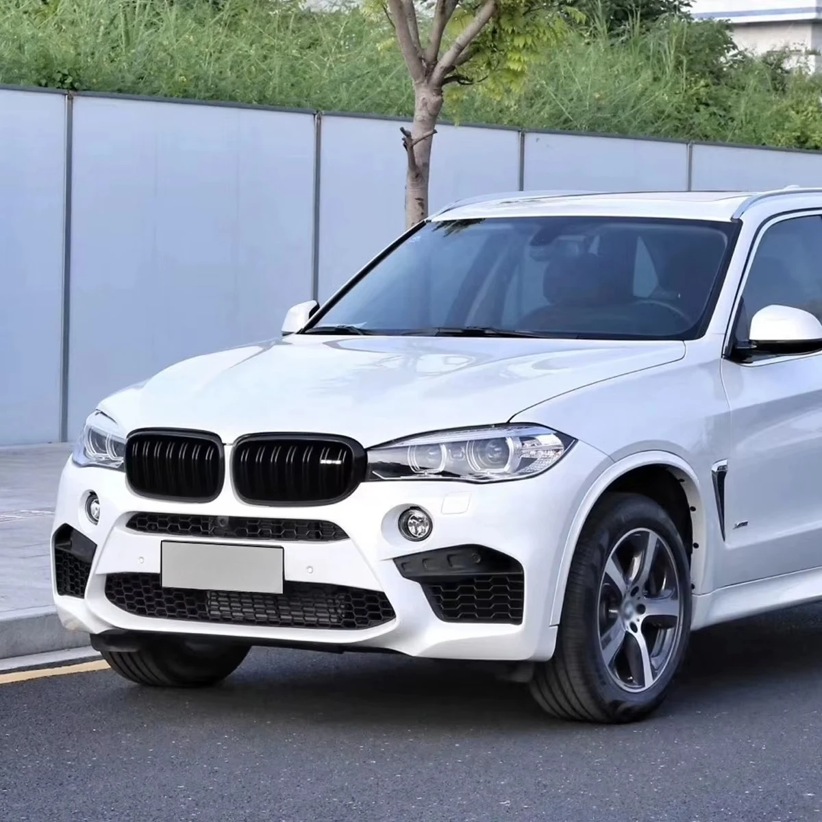 

For X5 F15 2013 2014 2015 2016 2017 2018 Upgrade X5M with Front Bumper Grilles Rear Bumper Tail Pipes F15 X5 Body Kit