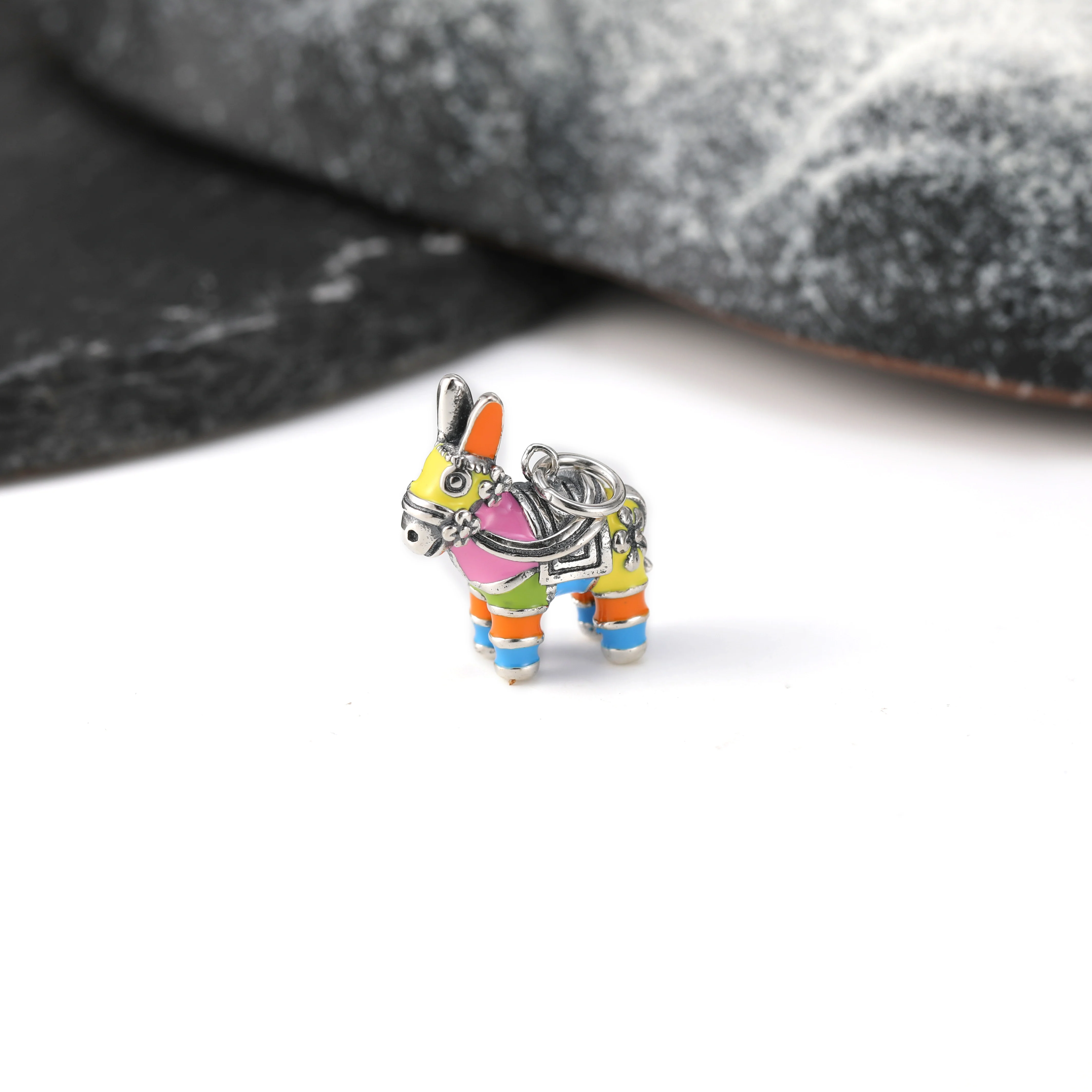 

DJ443 genuine 925 sterling silver fashionable and exquisite keychain accessory, enamel-coated pinata pendant