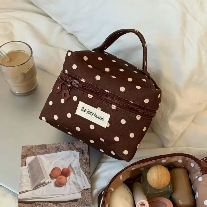 Koreanischer Retro-Stil, Aufbewahrungstasche mit Punktmuster, tragbar, für den Außenbereich geeignet, vielseitige Damen-Handtasche mit großem Fassungsvermögen, ideal als Kosmetiktasche. – Detail 5