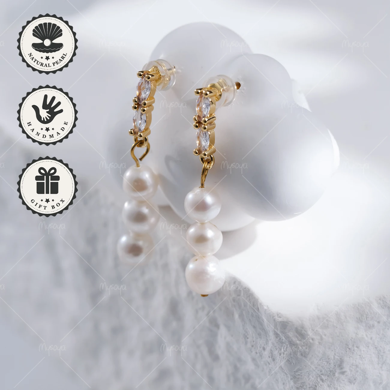 

Серьги-гвоздики MYSOYA с тремя белыми жемчужинами и фианитами 6-7 мм, золотистые, в подарочной коробке, подарок на день рождения, подарок на День святого Валентина