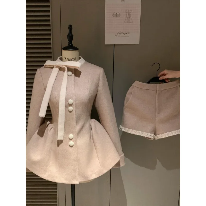フランスの高級ピンクのリボンウエストスリムウールコート+ハイウエストショートパンツセット秋冬ツーピースセット女性服