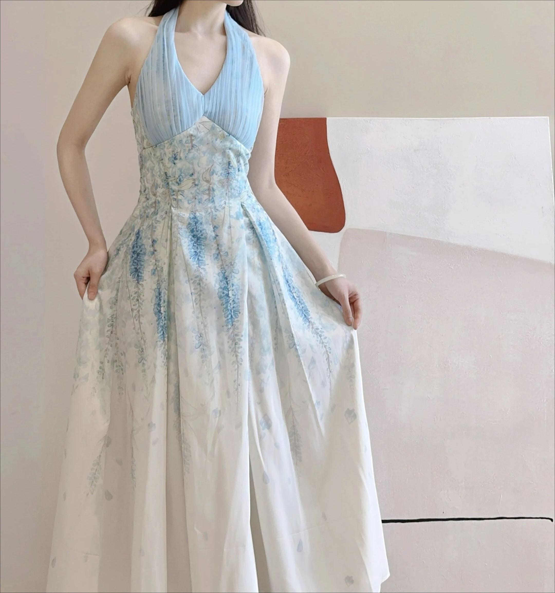 

2025 Summer New Blue Hanging Neck Slimming Floral Dress Women's Sweet Temperament Long Dress