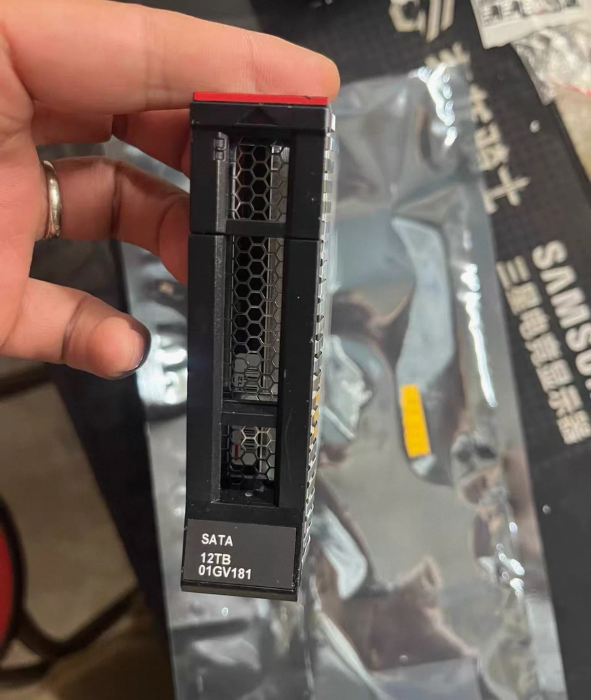 

For 01GV181 7XB7A00068 12T SATA 6G 7.2K 3.5-inch SR server hard drive