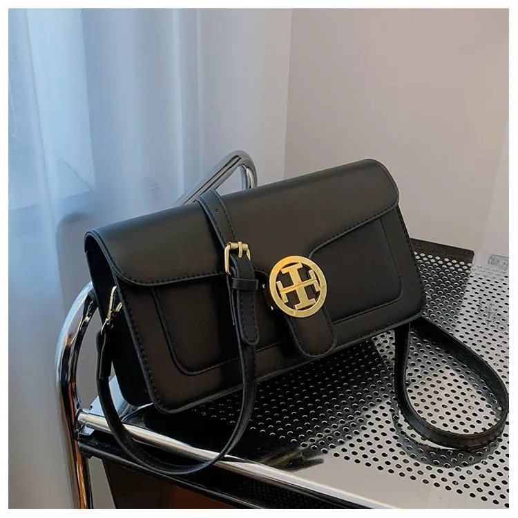 

2025 New Women's Simple Fashion Small Bag Foreign-Style Solid Color Shoulder Design, High-Texture Trendy Versatile Crossbody Bag