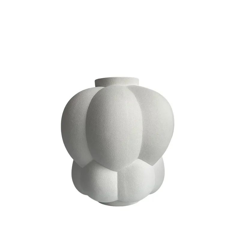 

Grape-shaped black and white ceramic vase decorative ornament, creative Nordic dining table flower ware