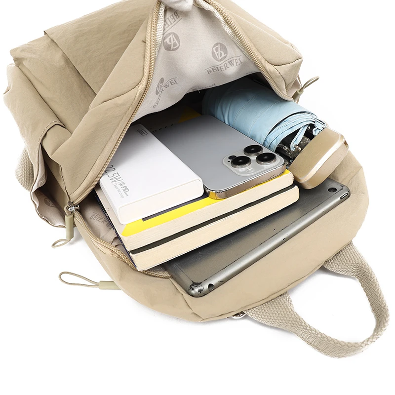 نمط جديد لصيف 2025 حقيبة كروس نسائية خفيفة الوزن وقابلة للطي من النايلون حقيبة ظهر محمولة كاجوال