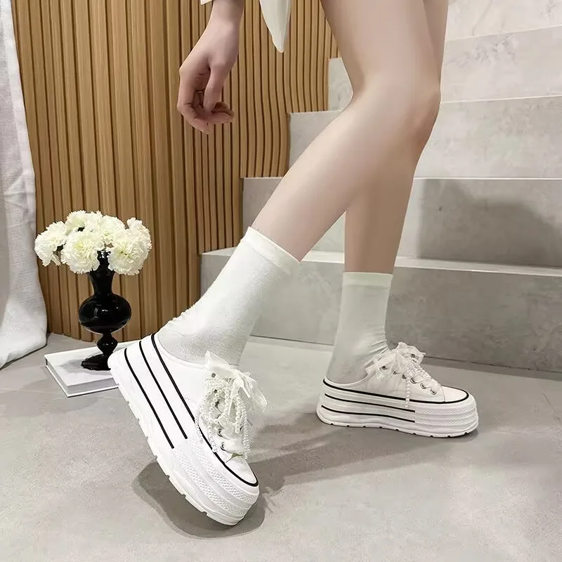 امرأة منصة أحذية رياضية إسفين النعال 2025 الإناث الارتفاع زيادة سيدة حذاء قماش الصيف موضة القوس الديكور بولي Slippers النعال