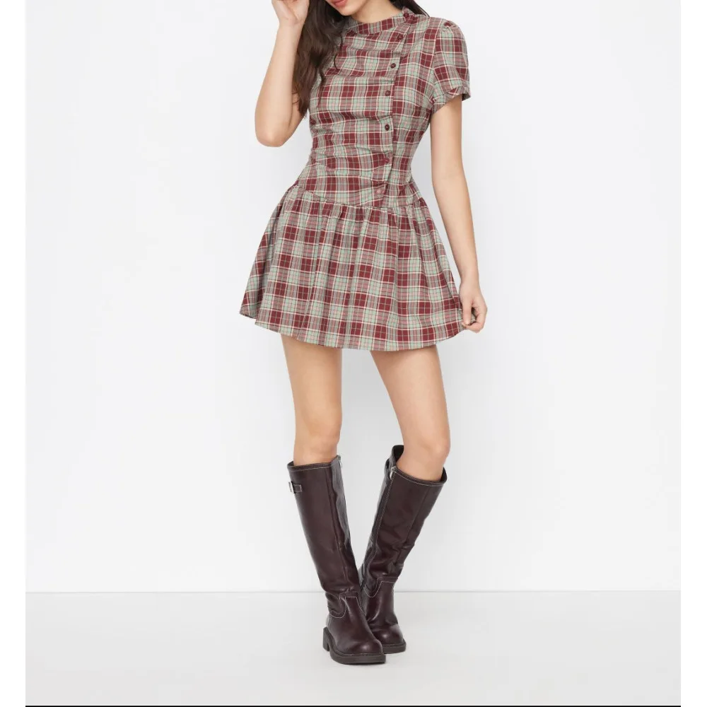 Retro contrasting plaid stand up collar, women's waist cinching strap, bubble sleeves, slim fit, versatile dress for summer