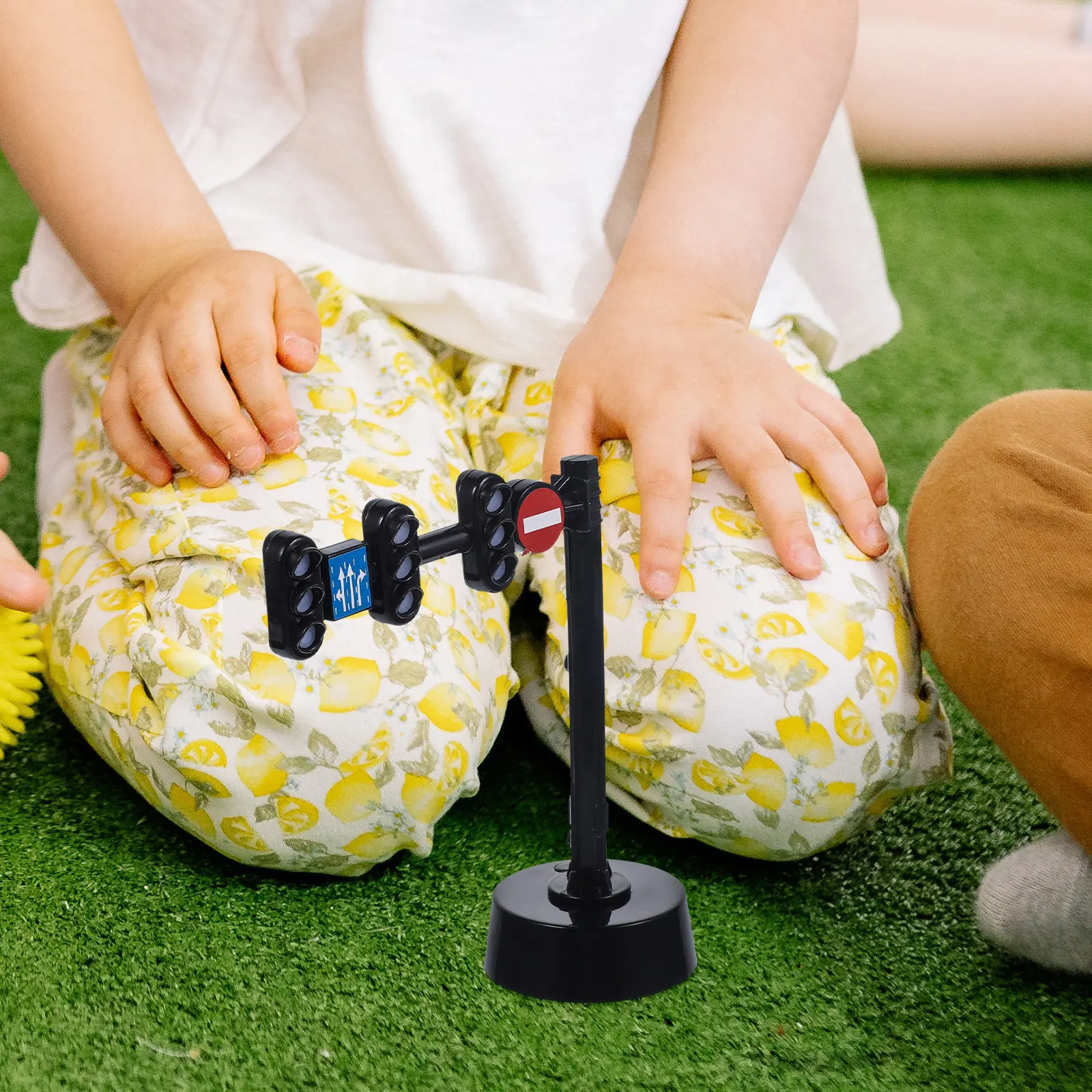 

Миниатюрный светофор-игрушка для детей: декоративный, обучающий, развивающий, для дома