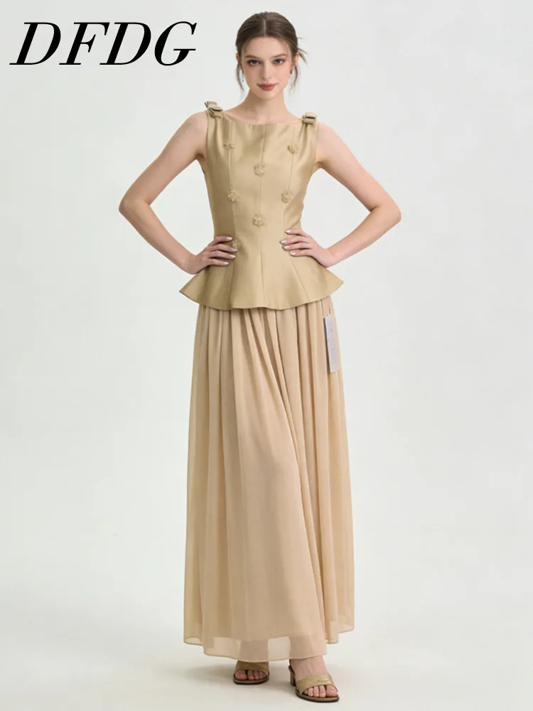 

Женский комплект DFDG Весна 2026: Топ без рукавов с 3D цветочными деталями и баской, юбка макси с высокой талией. Элегантный деловой комплект.