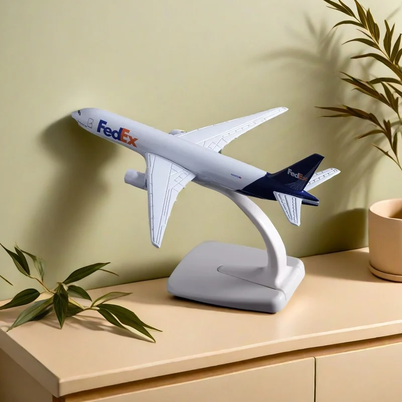 New 16CM FedEx Airways B777 Airlines Airplane Model with Base Alloy Aircraft Plane for Collectible Toy Souvenir Show Gift Toys