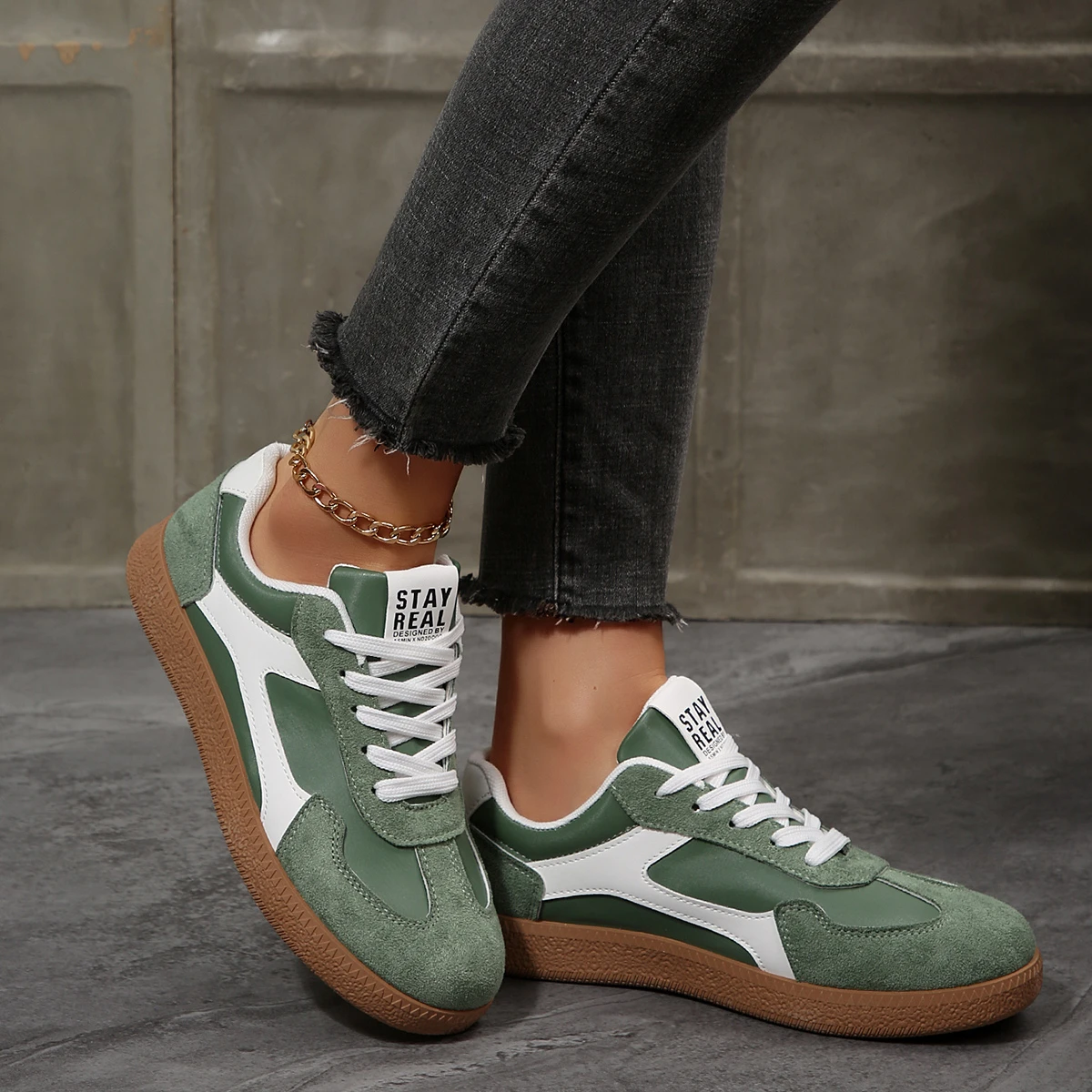 2026 Herbst Damenmode Wildleder-Sneaker mit Doppelschnallen-Metalldetails Leichte Atmungsaktive Bequeme Freizeitschuhe – Detail 10
