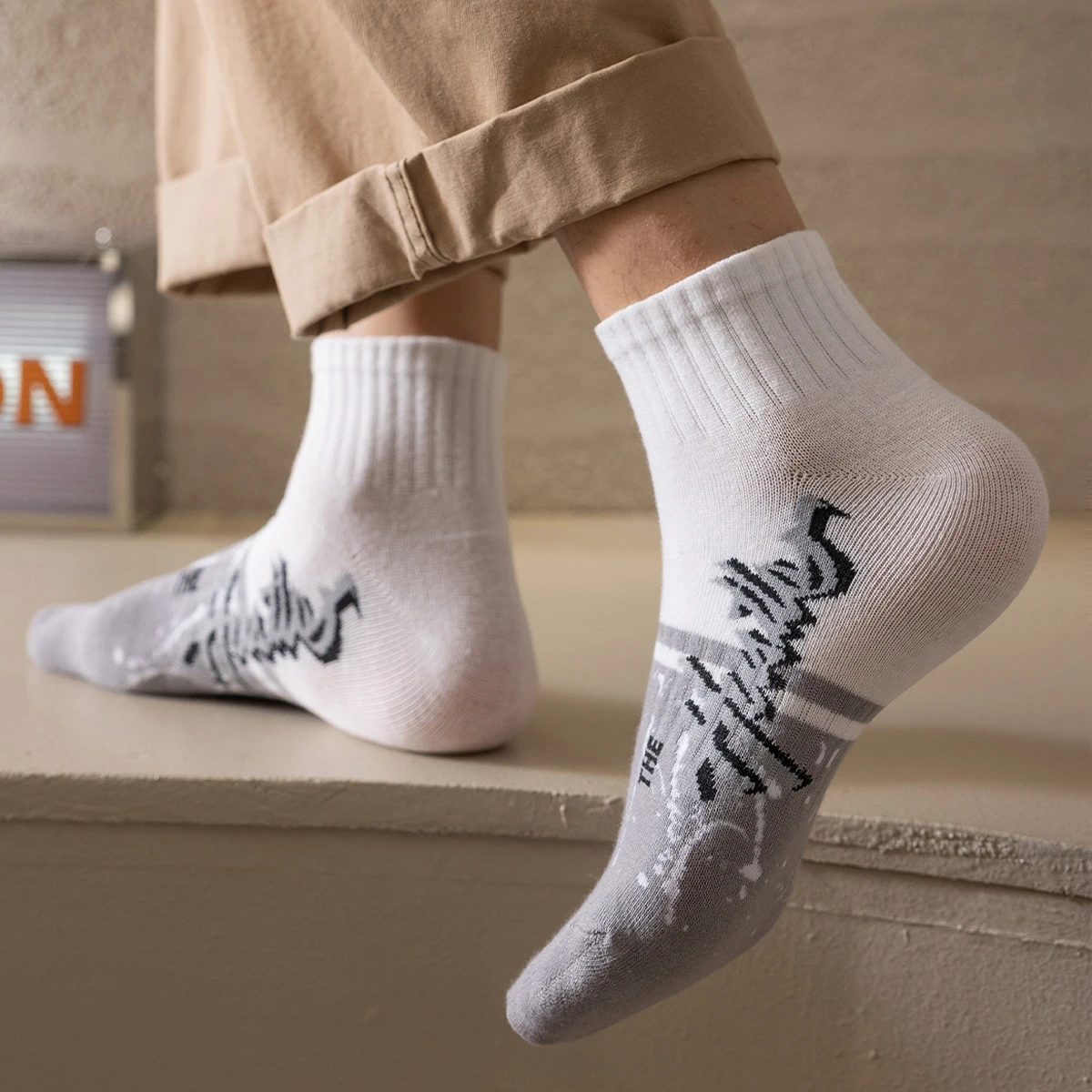 3คู่กราฟฟิตีตัวอักษรสั้นซึมซับเหงื่อในร่มผ้าฝ้ายสั้นถุงเท้าแบบ cyclisme สำหรับใส่อยู่บ้านถุงเท้าหลอดสำหรับผู้หญิงน่ารัก gipsy สินค้าสุดเจ๋ง