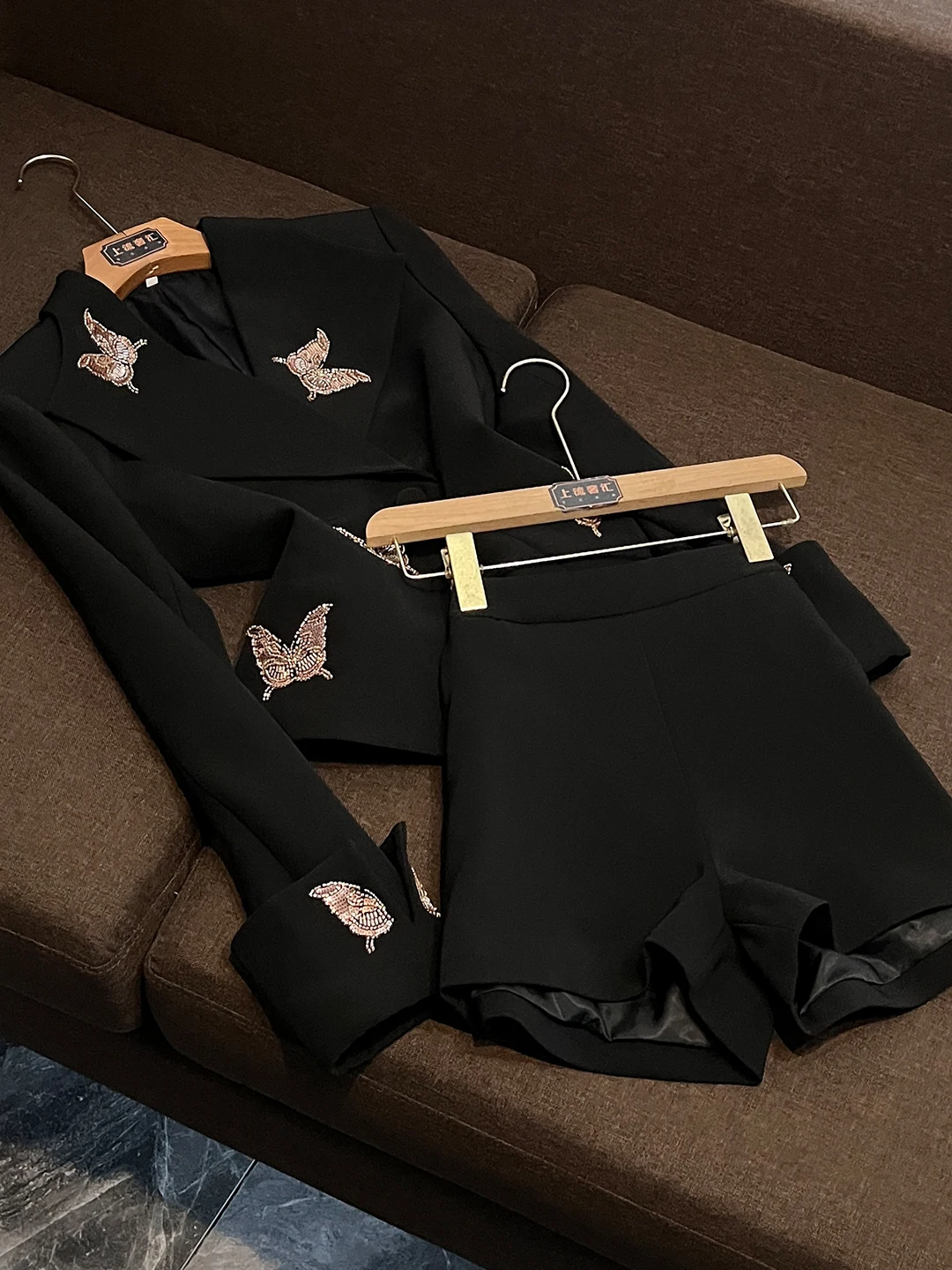 

Комплект из нижних брюк Ele Bla, зима 2029, женский ансамбль высокого качества с вышивкой, Sli Temperament DZ65