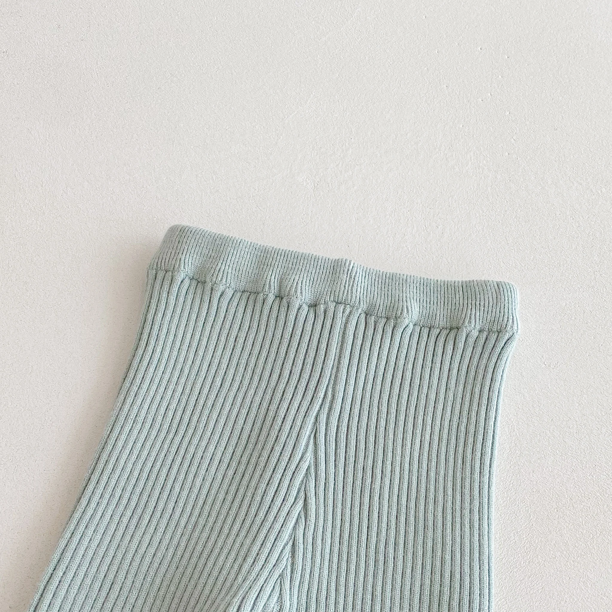 Neues Herbst-Winter-Strickset im koreanischen Stil für Mädchen: Puppenkragen, Oberteil mit Schleife und passenden Leggings, zweiteiliges Outfit – Detail 6