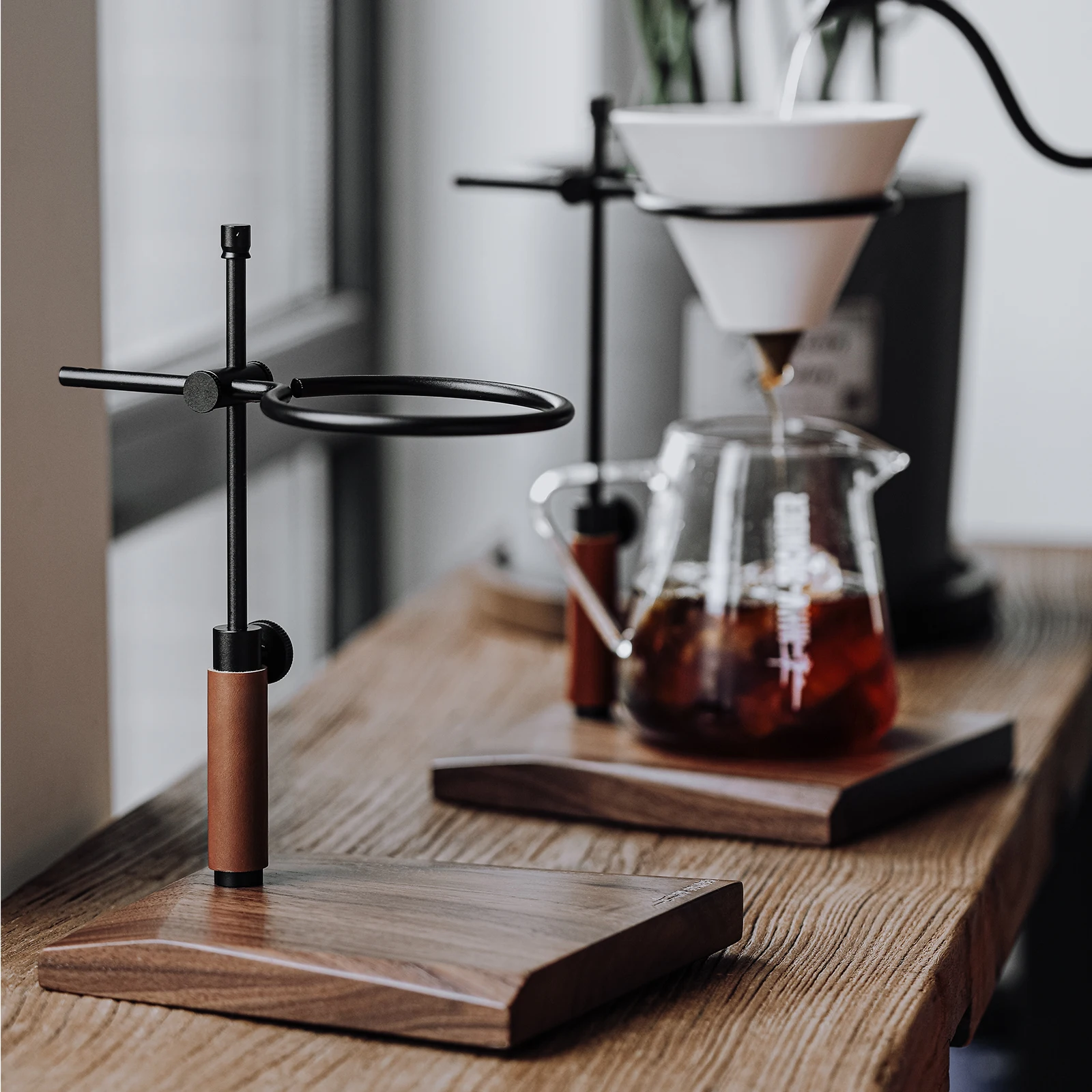 MHW-3BOMBER Solid Wood Base Adjustable Filter Cup Holder Vintage Filters Rack with Leather Case Barista Tool Cafe Bar Accessorie