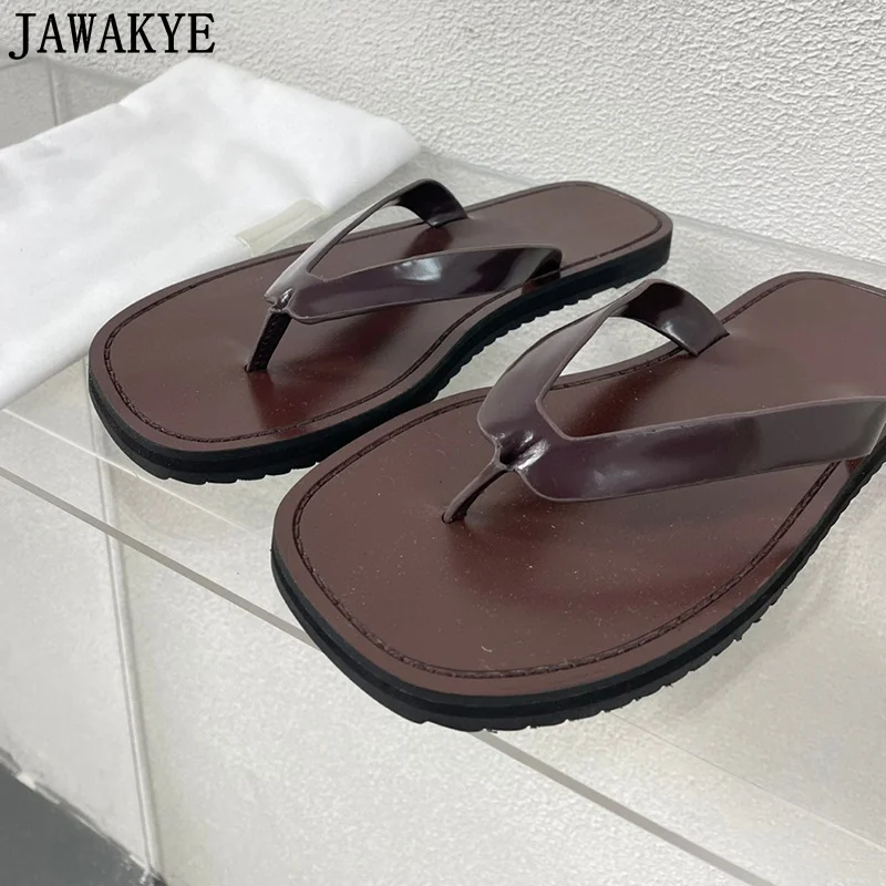 Designer New Flip Flops Flat Slippers Women Leather Outdoor Mules Flat Shoes Casual Comfort Vacation Beach Shoes Walking Slipper