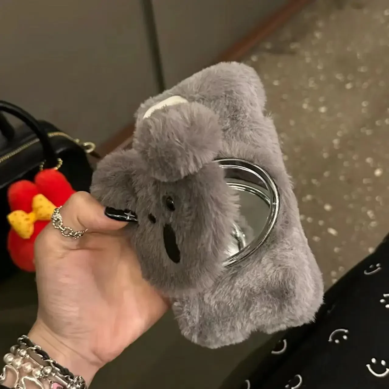 

Cartoon Plush Koala with Makeup Mirror Suitable for 15 promax 14 iPhone 13 Phone Case 12 Full Package 11 Design Phone Case