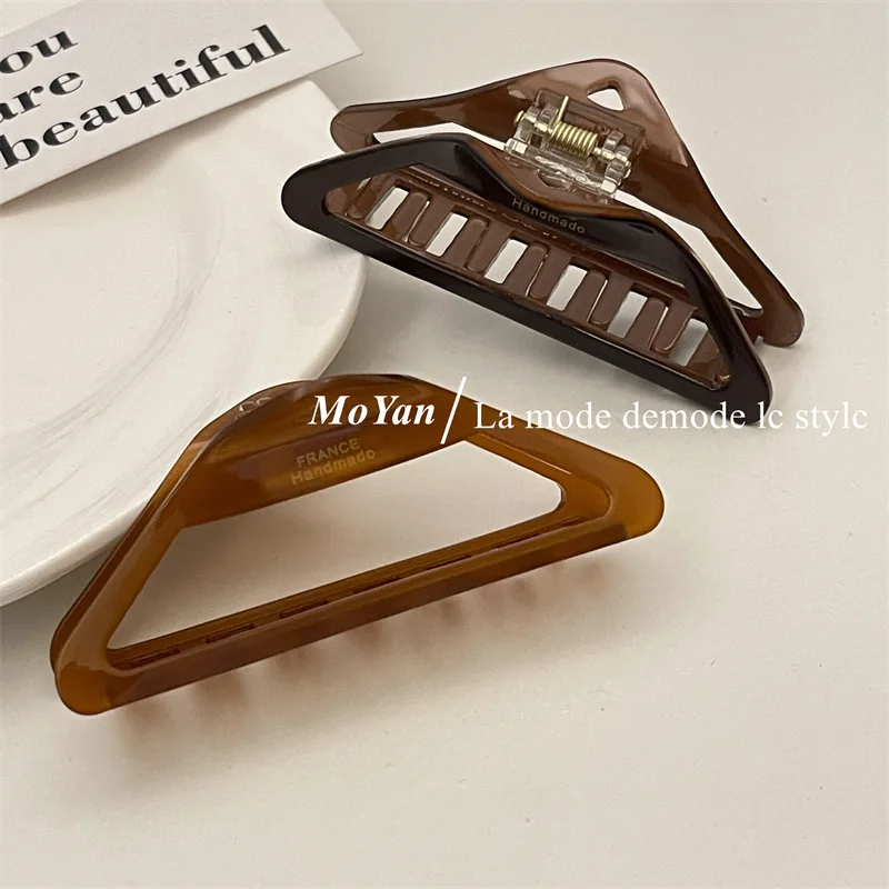 Korean minority acetic acid shark clip temperament chocolate warm brown hair grab large thickened hollow triangle plate hairclip