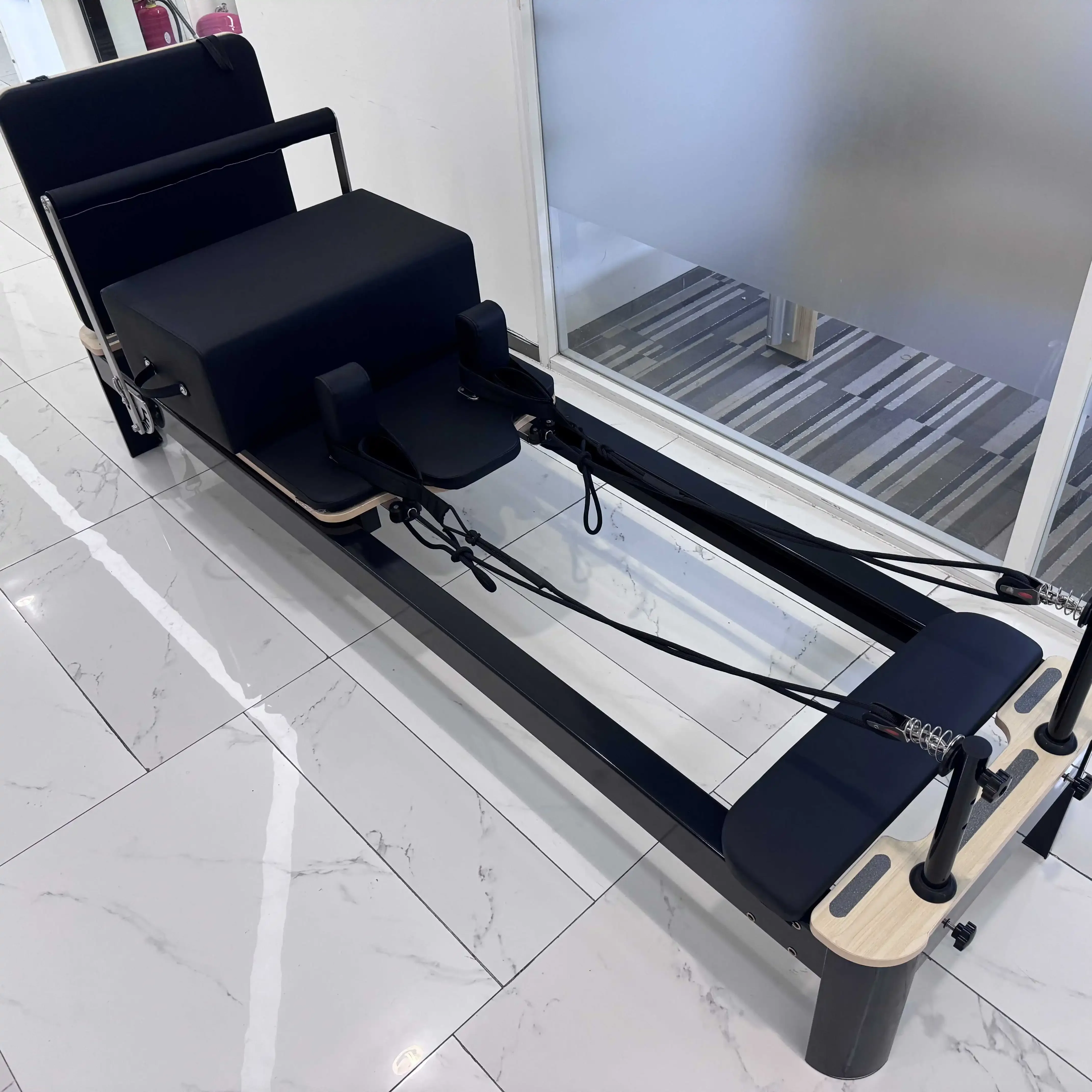 

Strength Training Pilates Reformers Adjustable Aluminium Bed Metal Machine For Sale