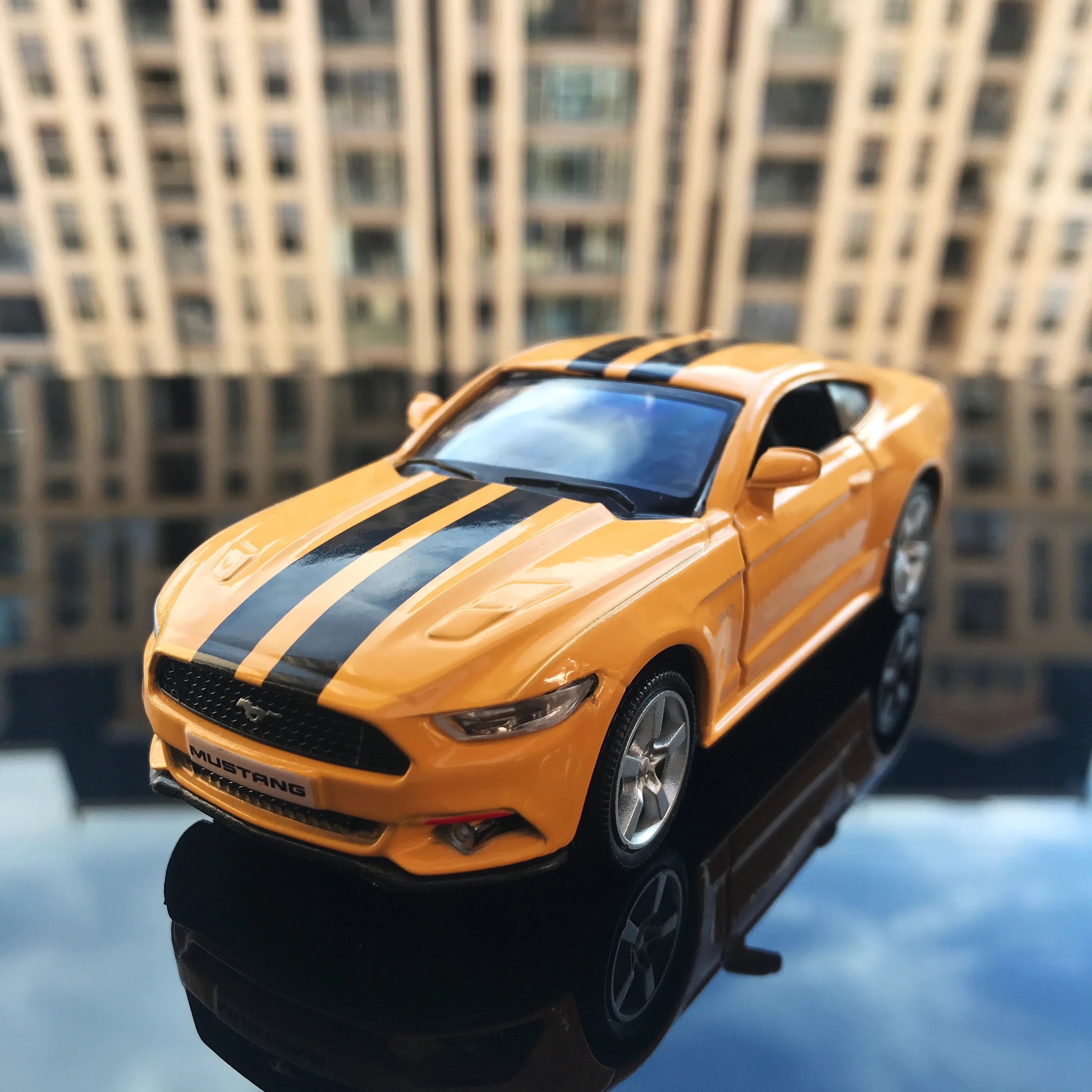 

1:36GT Спортивная машина Mustang и металлическая коллекция игрушек, небольшая подарочная модель
