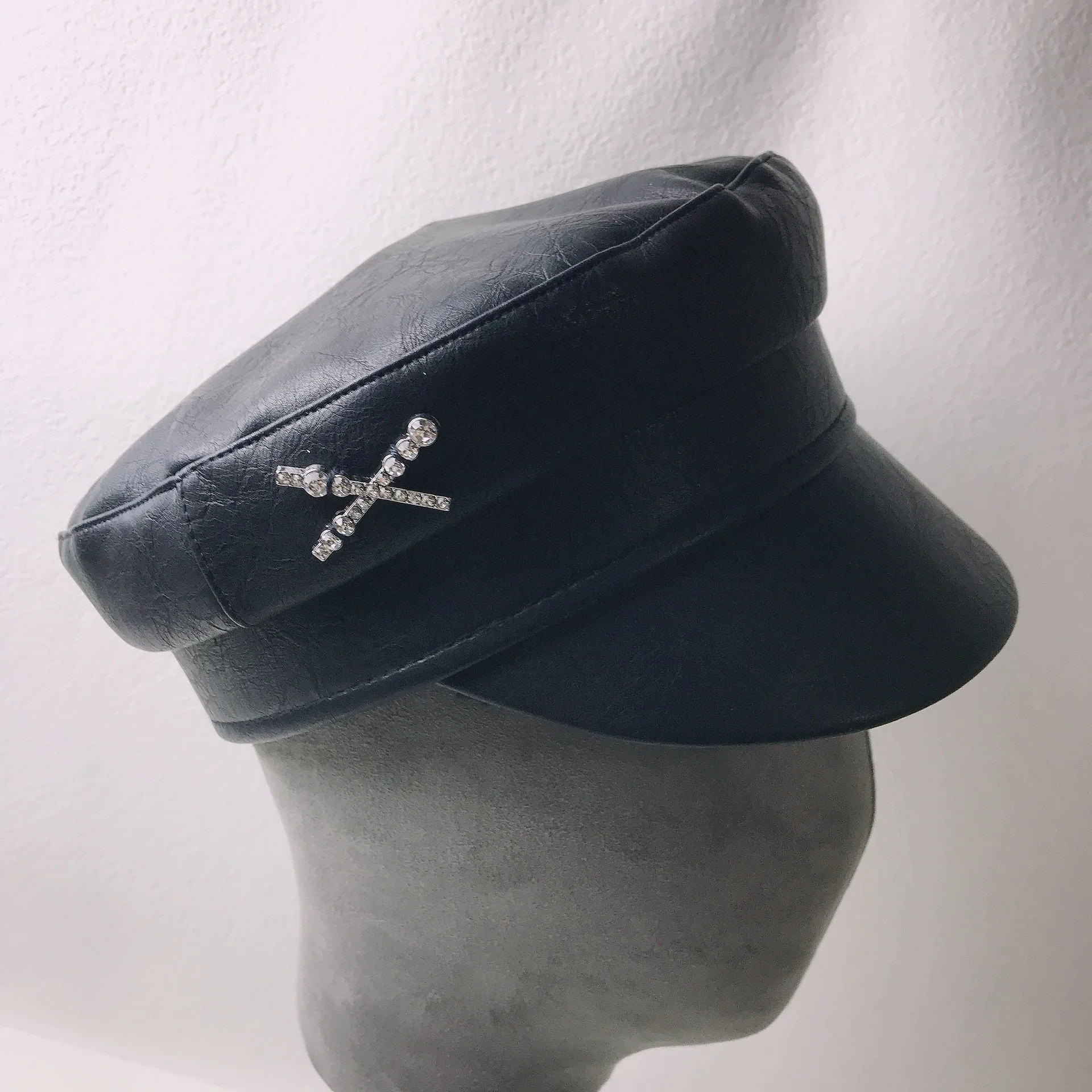 Designer RB letter pig navy hat Korean version autumn and winter leather hat female 2022 flat top cap fashion octagonal hat tide