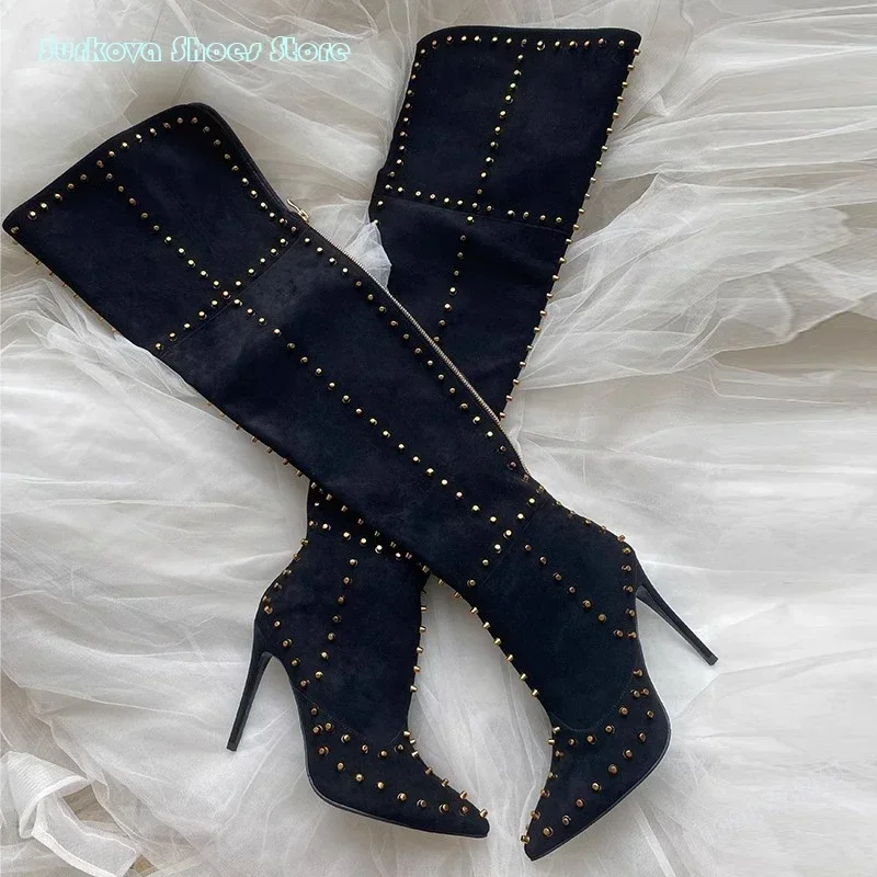 

Сексуальные сапоги выше колена с заклепками, женские высокие сапоги на очень высоком каблуке с острым носком, осенне-зимние современные сапоги на молнии сзади