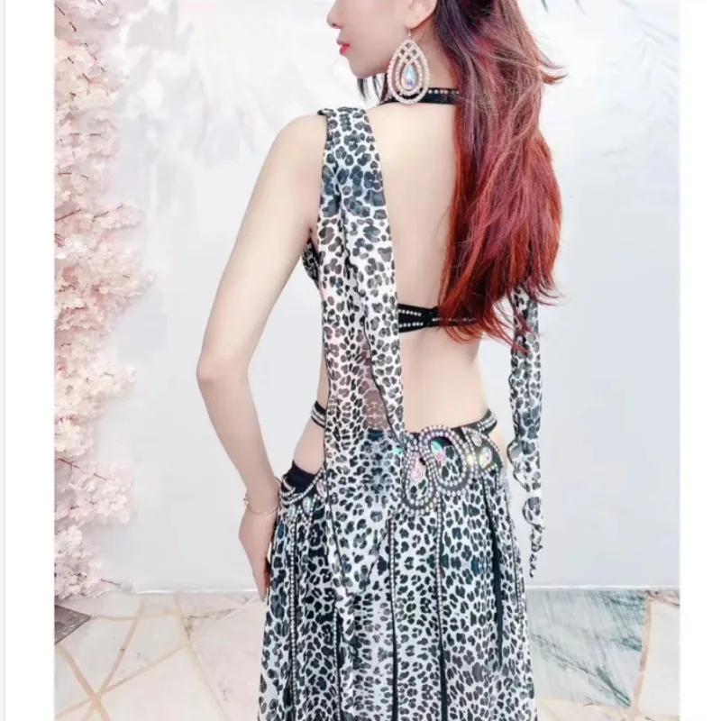 Traje de dança do ventre sexy de leopardo personalizado com conjunto de saia longa cravejada de diamantes roupa de performance de dança oriental para mulheres