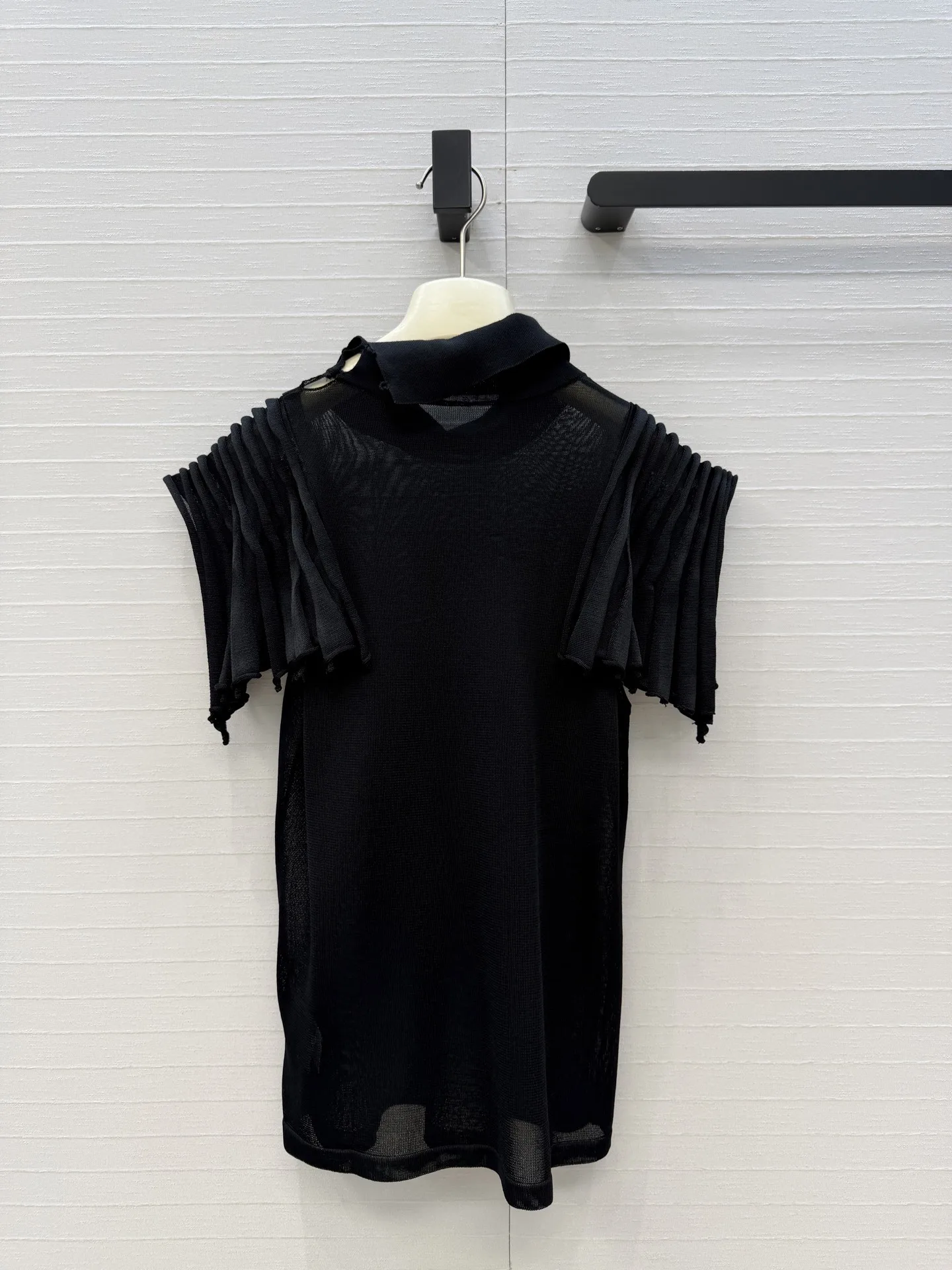 2026 Spring/Summer New Black Ruffle Knitted Top