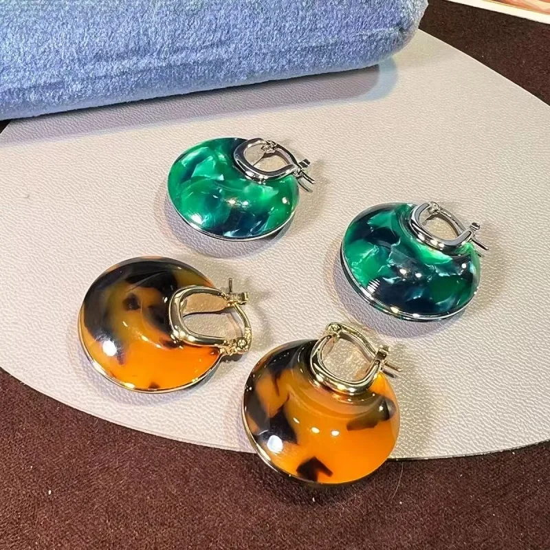 

Vintage Round Hoop Earrings for Women, Retro Resin Earrings, Luxury Elegant Metal Frame Buckle, Versatile Daily Party Jewelry