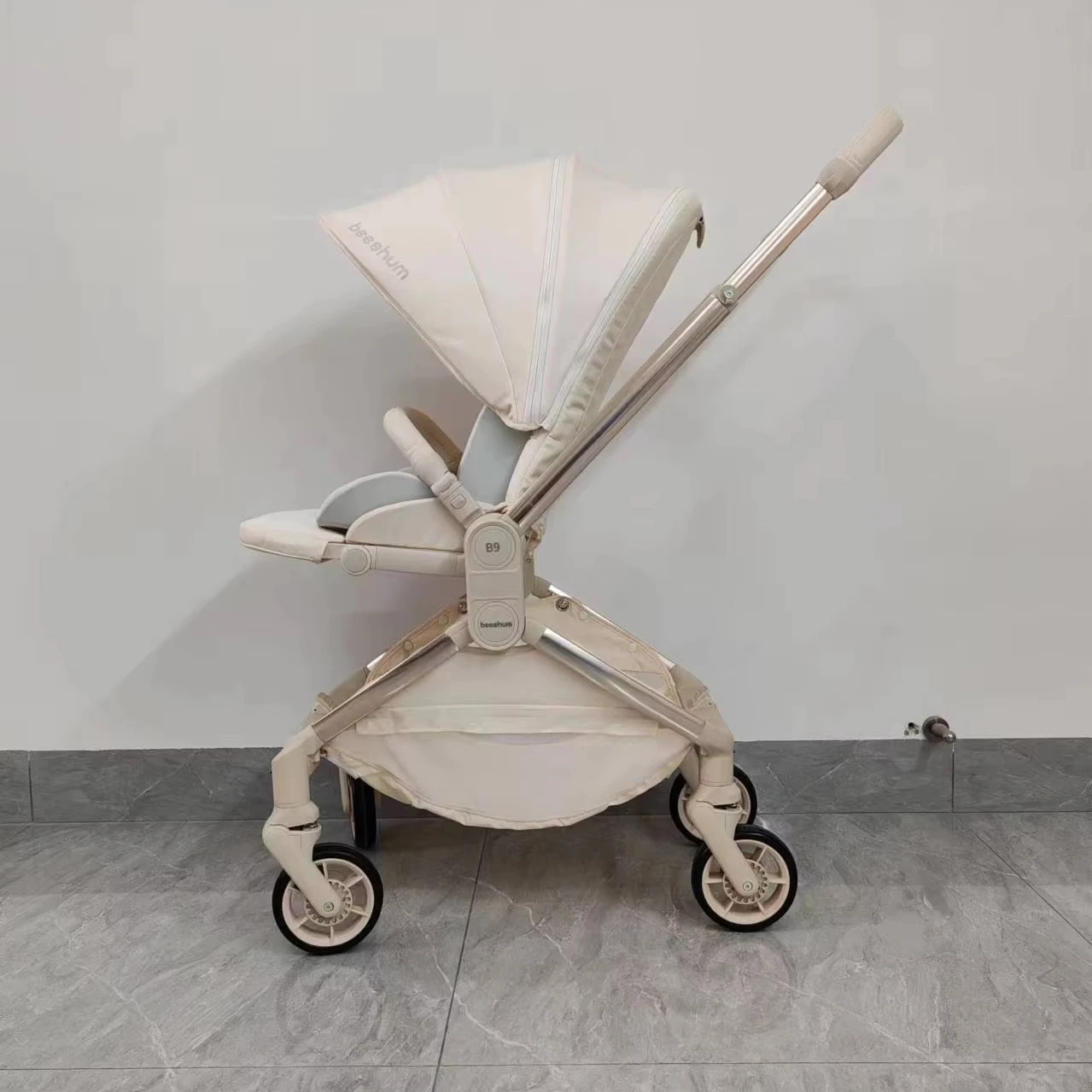 Lichtgewicht aluminium kinderwagen met vier wielen Universele opvouwbare kinderwagen Omgekeerde handgreep 3 jaar + EVA-babyaccessoires Nieuw