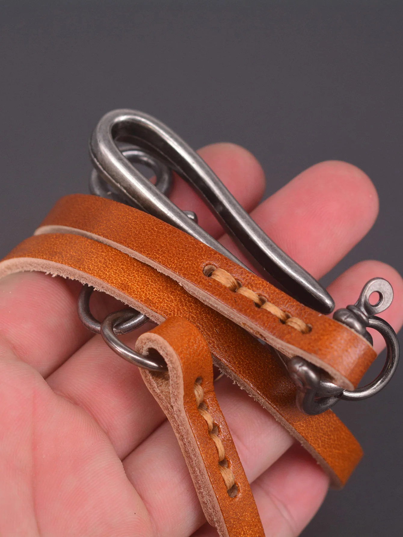25 pulgadas Gunmetal gótico vaquero motorista Tan billetera de cuero jean pantalón llavero U cinturón gancho giratorio garra cierre enlaces