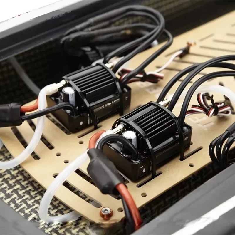 محرك مزدوج Catamaran 1040 مم، قارب كبير للتحكم عن بعد كهربائي بدون فرش، هيكل من الألياف الزجاجية