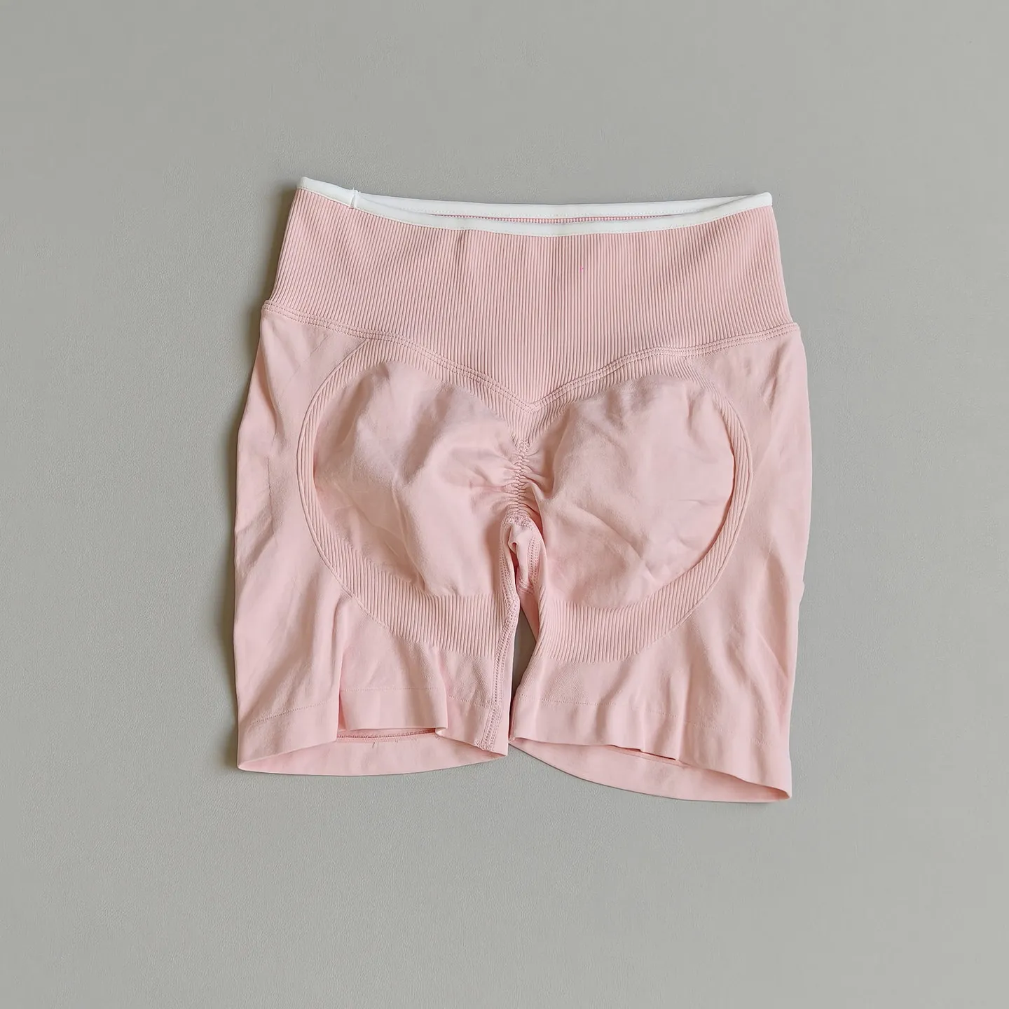 Hochtaillierte Yoga-Shorts mit Pfirsich-Po-Effekt, nahtlose Bauchkontrolle, atmungsaktive, schnelltrocknende Sportshorts für Laufen und Fitness. – Detail 7