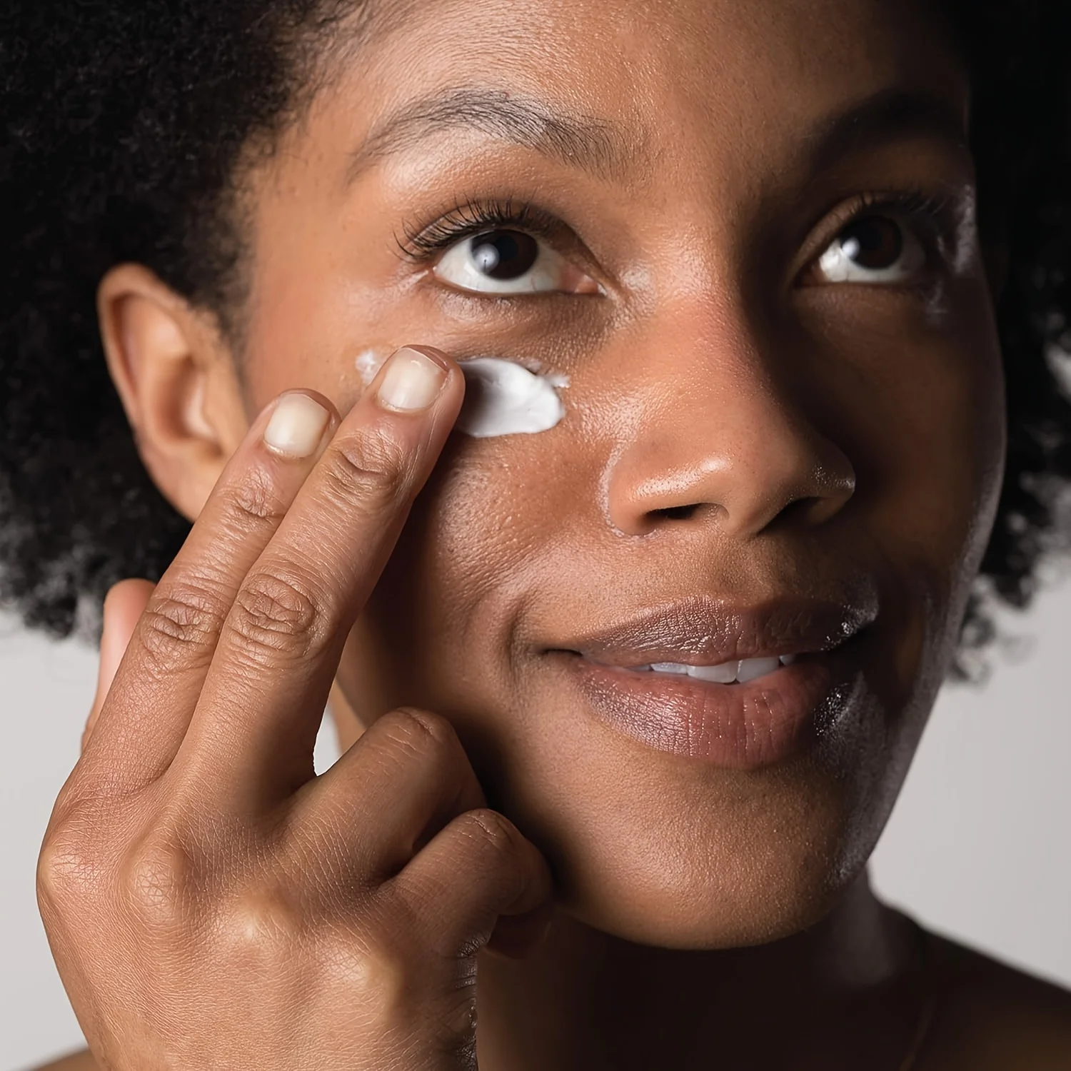 Augen creme für das Gesicht hilft bei Trockenheit feine Linien schlaffe Haut